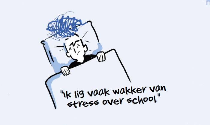 Afbeelding jongere in bed die wakker ligt van stress over school